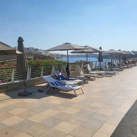 Spacious Triplex Penthouse In Prime Location Apartmán *