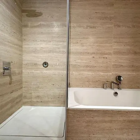 Spacious Triplex Penthouse In Prime Location شقة
