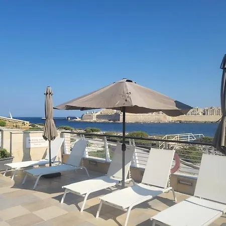 Spacious Triplex Penthouse In Prime Location Apartmán *