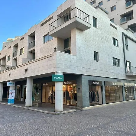 Spacious Triplex Penthouse In Prime Location Apartmán *