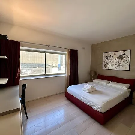 Spacious Triplex Penthouse In Prime Location Apartman