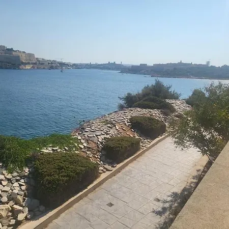 Spacious Triplex Penthouse In Prime Location Apartman *