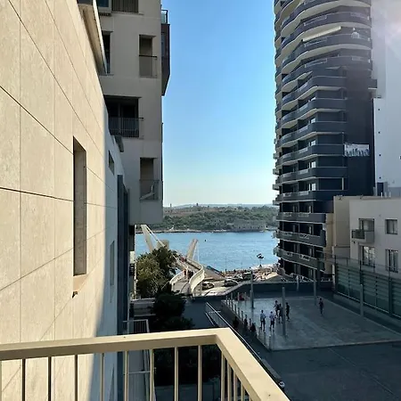 Apartman Spacious Triplex Penthouse In Prime Location