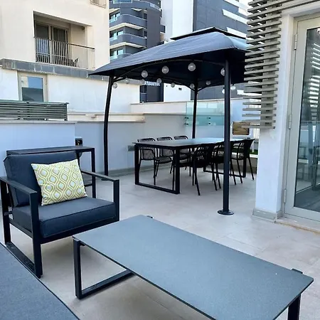Spacious Triplex Penthouse In Prime Location *