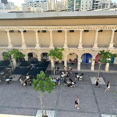 Spacious Triplex Penthouse In Prime Location Appartement