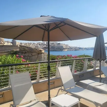 Spacious Triplex Penthouse In Prime Location Sliema