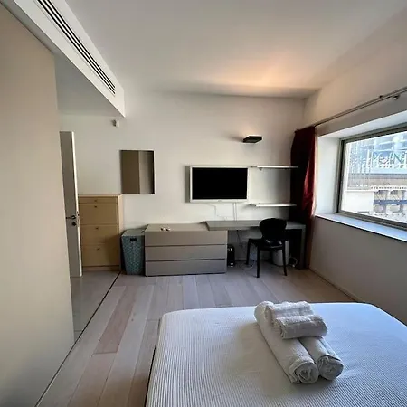 Spacious Triplex Penthouse In Prime Location Apartman