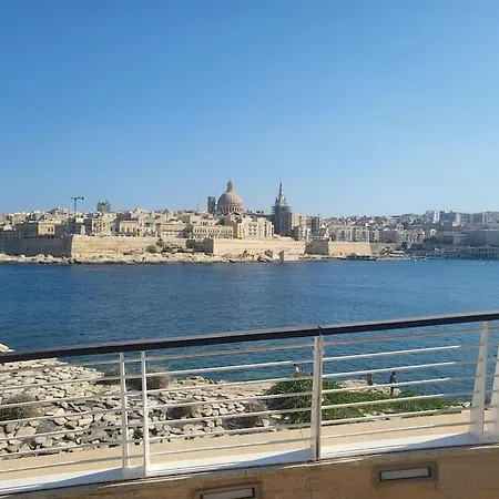 Apartman Spacious Triplex Penthouse In Prime Location
